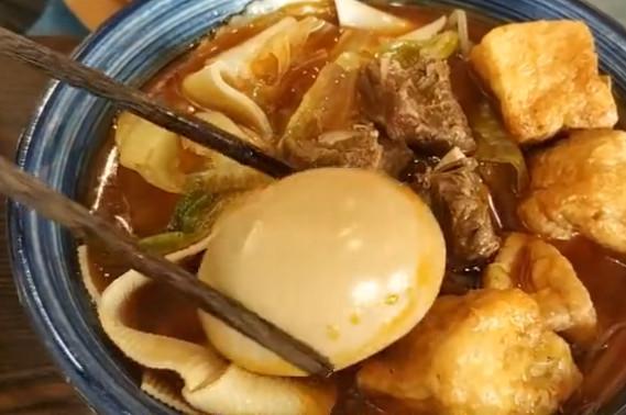尝试街边一碗牛肉板面,20块钱才给三片牛肉,这钱花得值吗