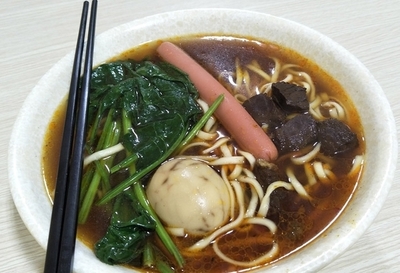 10元的安徽牛肉板面,有牛肉有鸡蛋还有蔬菜,是不是很划算啊?